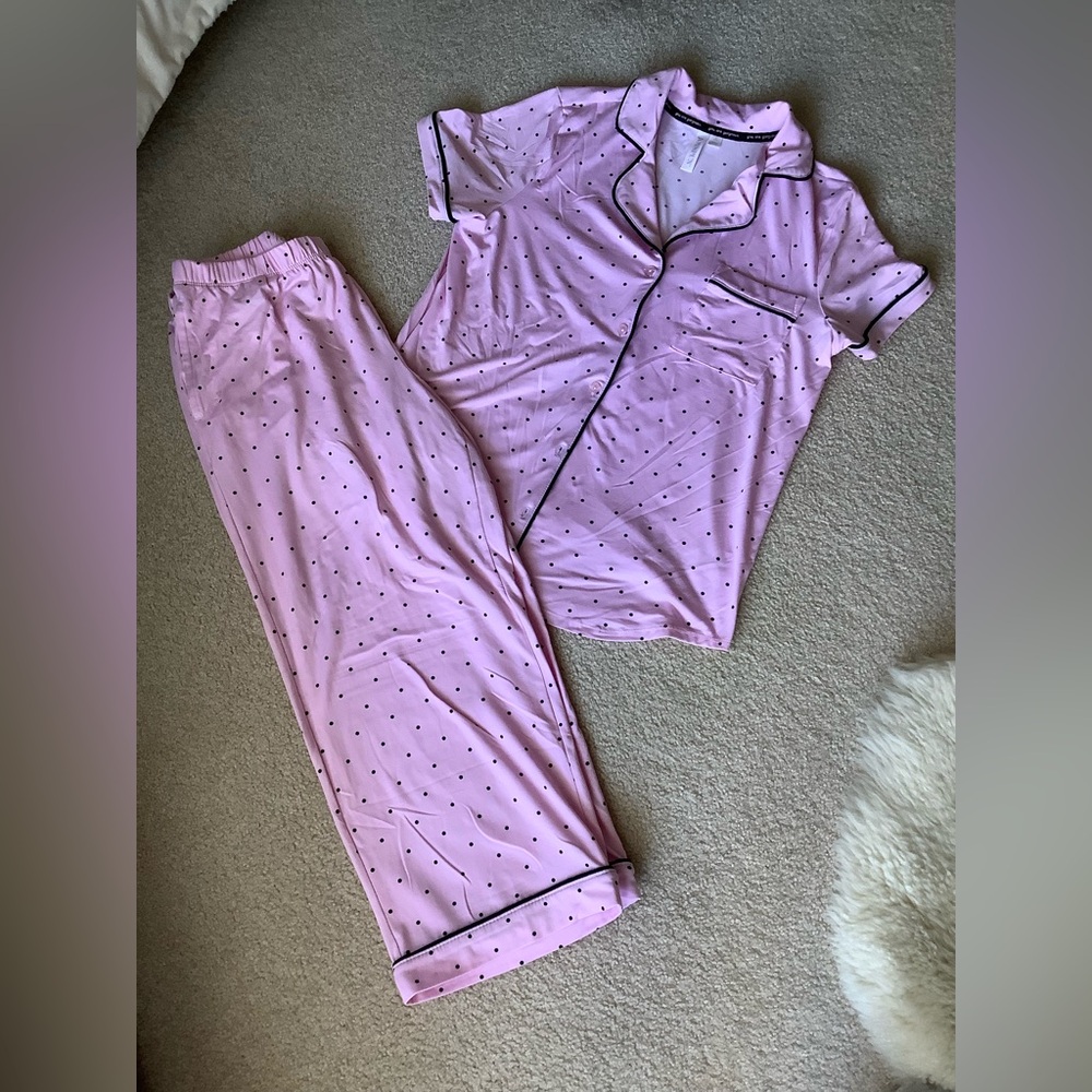Joyspun Women's Notch Knit Top and Capri Pants Pajama Set, 2-Piece